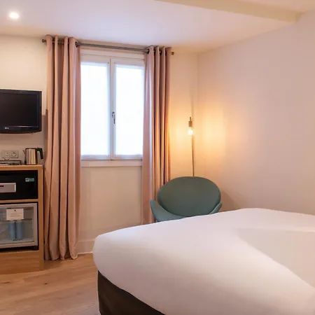 Arc De Triomphe Hotel 3*