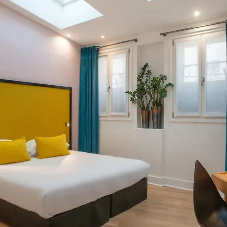 Hotel Arc De Triomphe Paris