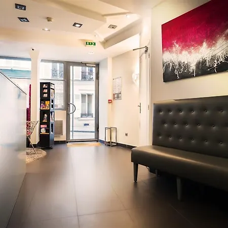 Arc De Triomphe Hotel 3*