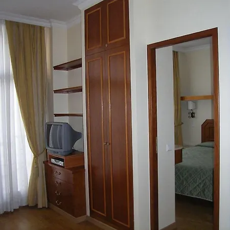 Hotel Arc De Triomphe