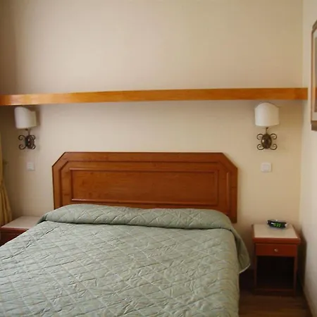 Arc De Triomphe Hotel 3*