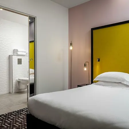 Arc De Triomphe Hotel 3*