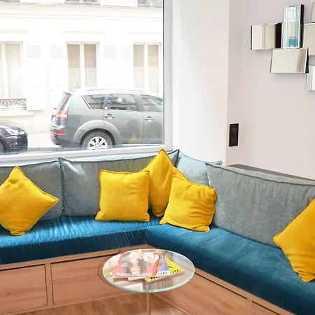 Hotel Arc De Triomphe 3*