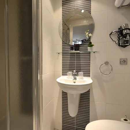 Hotel Arc De Triomphe Paris