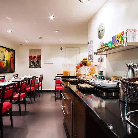 Hotel Arc De Triomphe 3*