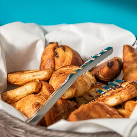 Hotel Arc De Triomphe Paris