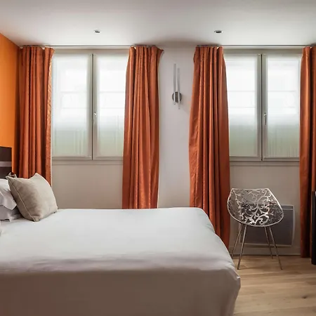Arc De Triomphe Hotel 3*