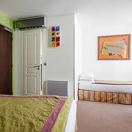 Hotel Arc De Triomphe 3*