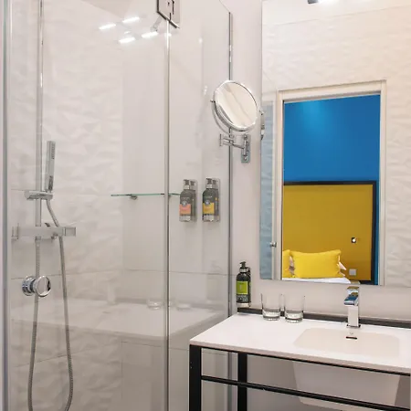 Hotel Arc De Triomphe 3*